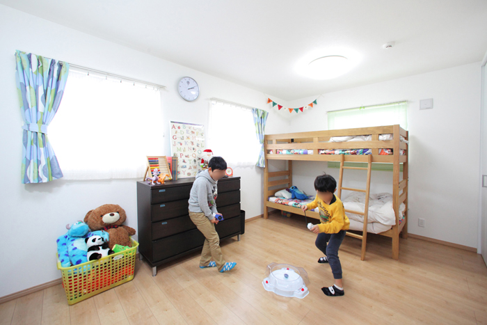 ２階の子供部屋。小さいうちはオープンスペースとして利用し将来的には２部屋に。
