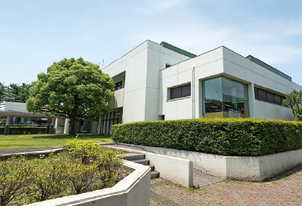 東久留米市立中央図書館