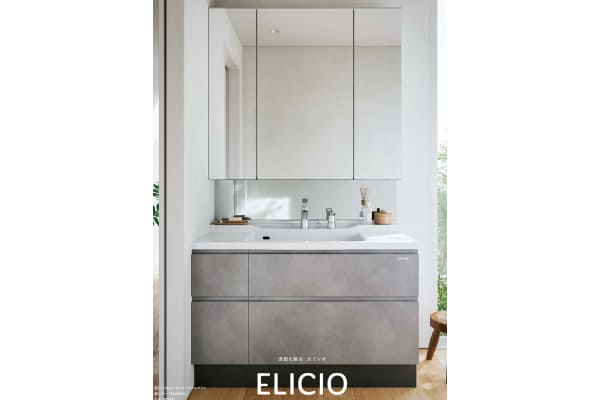 使い勝手のよいハンドシャワー&LED照明付洗面化粧台