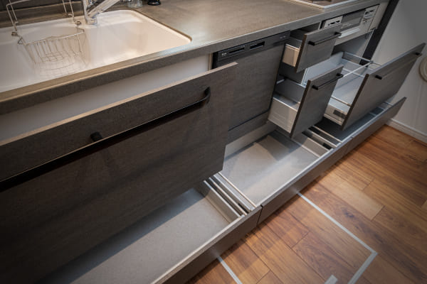 足元スライドタイプ収納